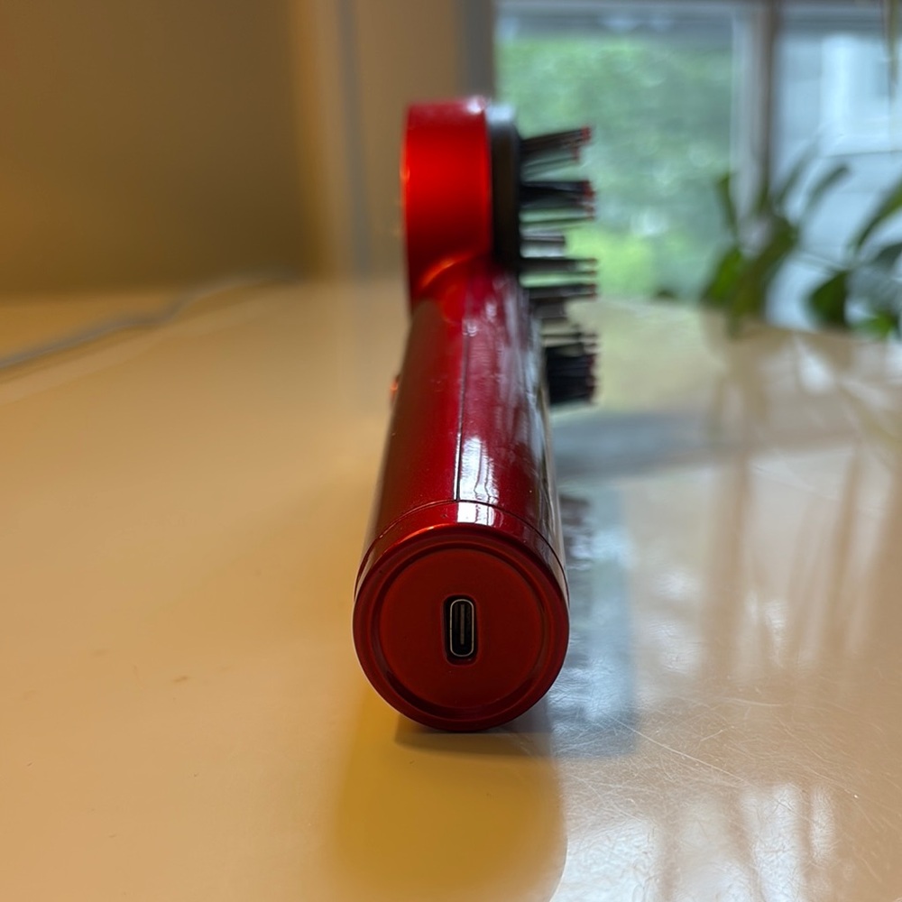 Red Hair Styling Brush - Picture 3 of 3